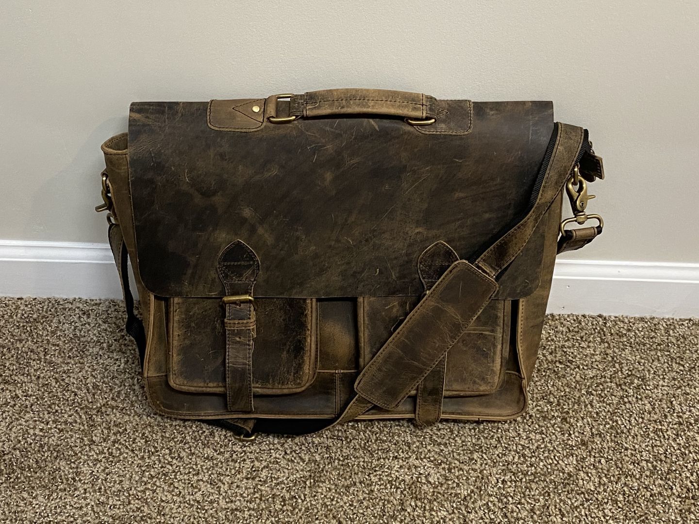 Customer photo review of Retro Buffalo Hunter Leather Laptop Messenger Bag