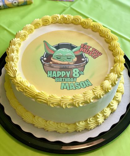 Customer photo review of Baby Yoda Edible Cake Toppers