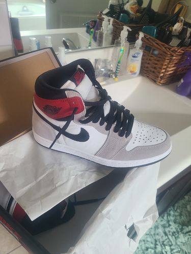 Customer photo review of Jordan 1 Retro High Light Smoke Grey