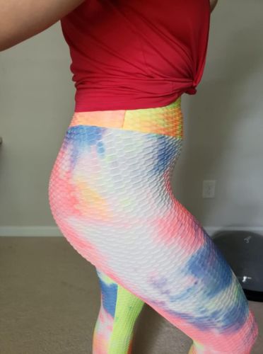 Customer photo review of GYMKARTEL® ANTI-CELLULITE AND PUSH UP LEGGINGS - TIE-DYE YELLOW
