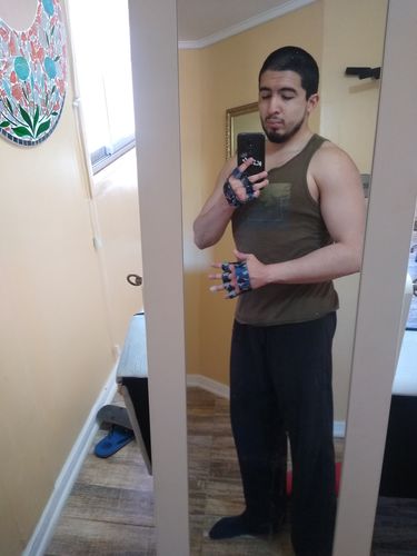 Customer photo review of Guantes Pesas GRAB Hombre