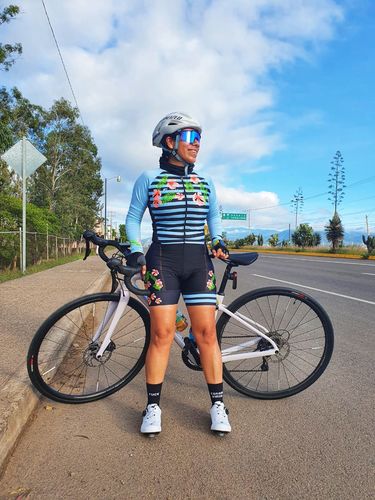 Customer photo review of XYPE FUTURE Negro-Azul