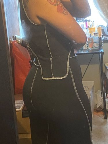 Customer photo review of Ensemble pantalon et haut sans manche avec couture visible
