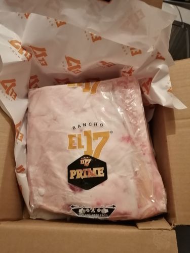 Reseña con foto de un cliente sobre New York Pieza Básica