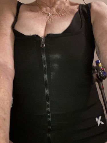 Customer photo review of Women's Zipper Heat Trapping Sweat Vest