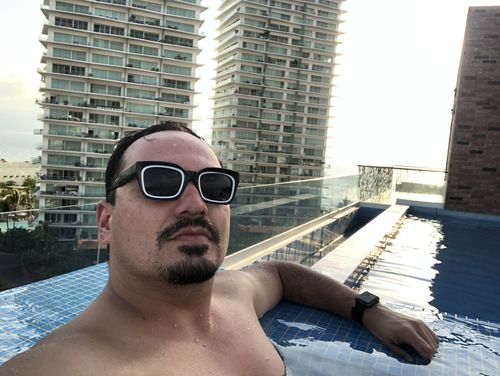 Customer photo review of Blanco - White