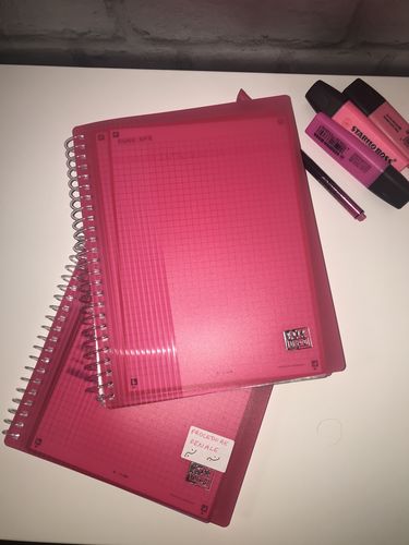 Avis photo d'un client sur Protège-documents à spirale OXFORD # A5 - 40 pochettes - Polypropylène - Translucide - Rose