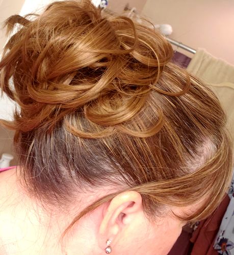 Customer photo review of JuvaBun Messy Bun