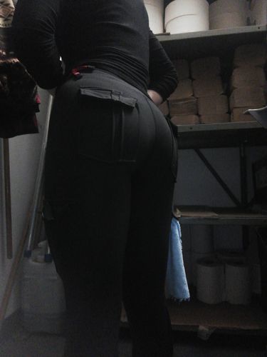 Customer photo review of Era Cargo Pocket Leggings