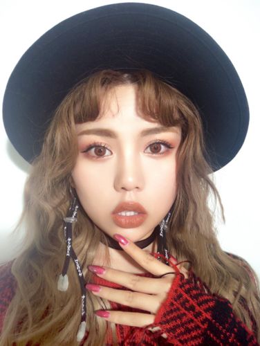 Customer photo review of TTDeye Glacier Brown Colored Contact Lenses
