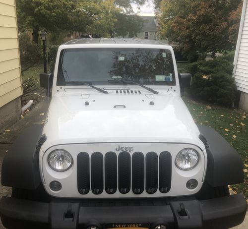 Customer photo review of Clip-in Mesh Grill Inserts for 07-15 Jeep Wrangler JK/ JKU (Glossy Black)