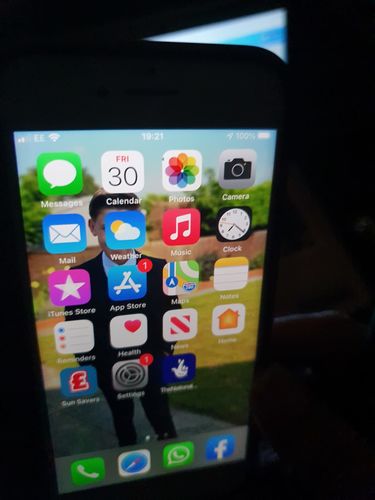 Customer photo review of Apple iPhone 8 64GB Silver Unlocked Refurbished Pristine