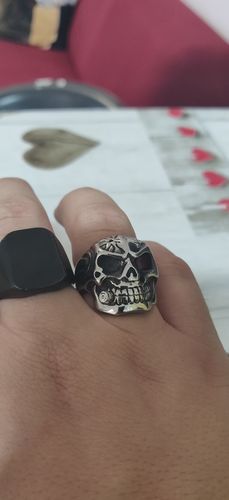 Customer photo review of THE BOSS SKULL RING