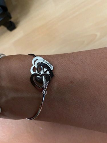 Customer photo review of LOANYA Armreif mit personalisierten Herzanhängern