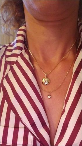 Customer photo review of LOANYA Halskette mit besetzem Buchstaben Anhänger