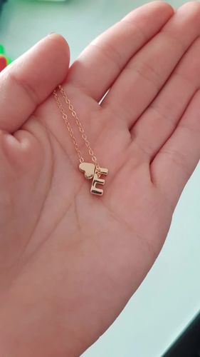 Customer photo review of LOANYA Halskette mit kleinem Herz und einem Buchstaben