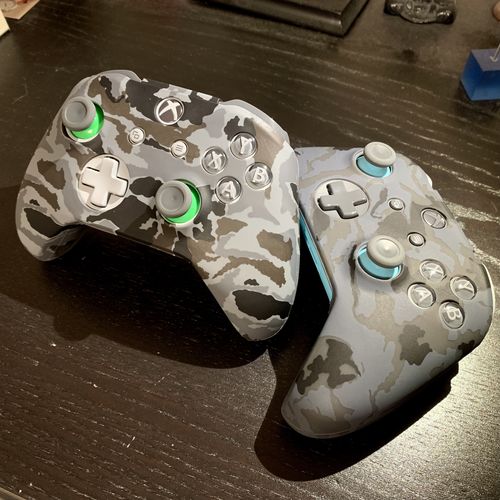 Customer photo review of Navy Camo - XBOX One Controller Skin