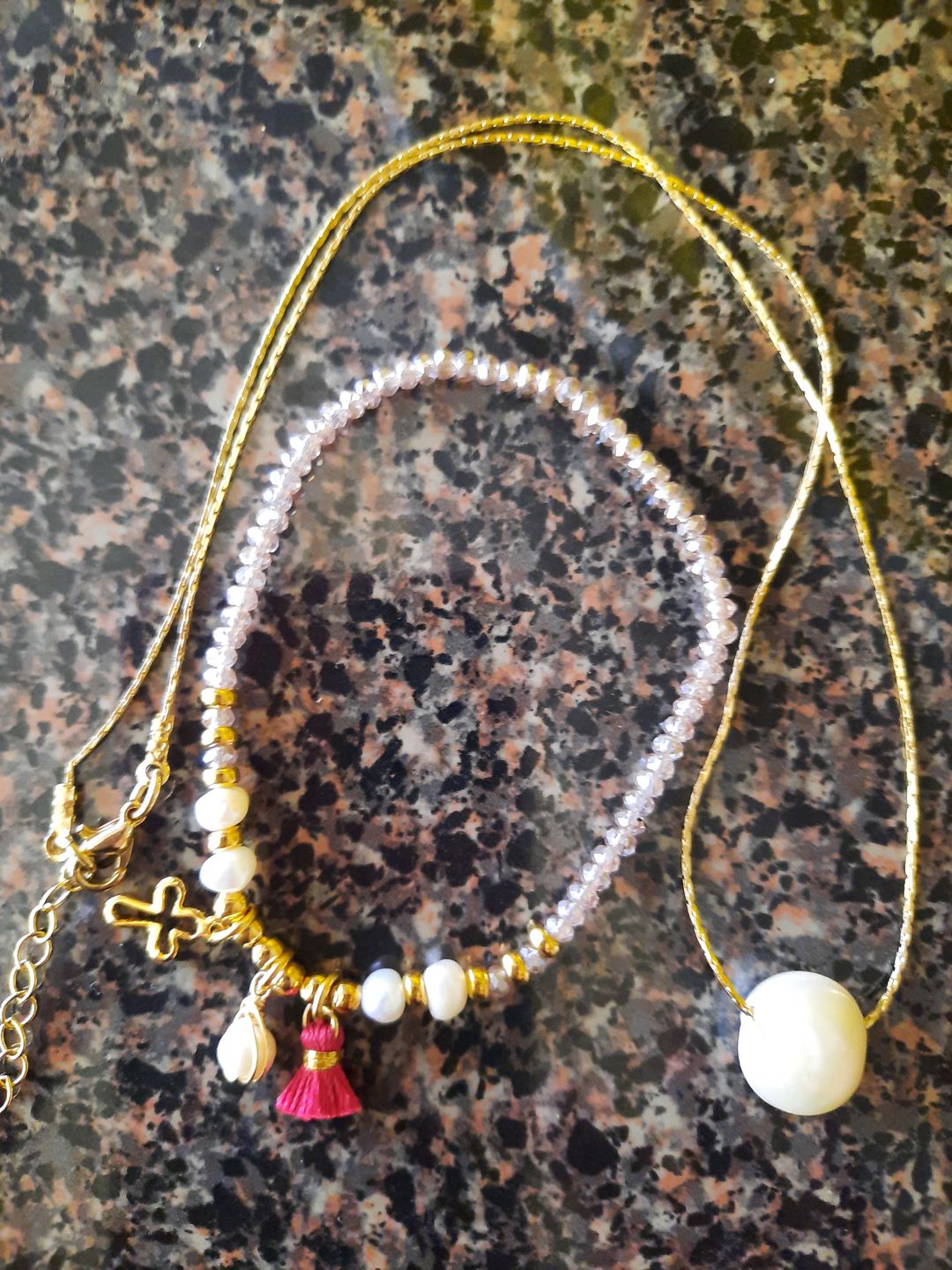Customer photo review of Pulsera Religiosa Cruz y Perlas