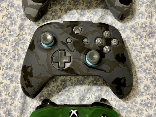 Customer photo review of Shadow Camo - XBOX One Controller Skin