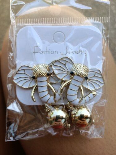 Customer photo review of Boucle d'Oreille Éléphant Doré