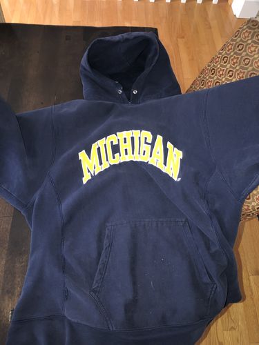 Customer photo review of Vintage University of Michigan Steve and Barrys Hoodie Size XL