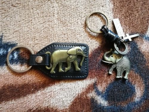 Customer photo review of Porte Clé Éléphant Cuir