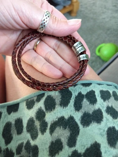 Customer photo review of LOANYA Lederarmband für Herren mit personalisierten Beads