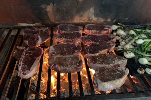 Reseña con foto de un cliente sobre New York Steak