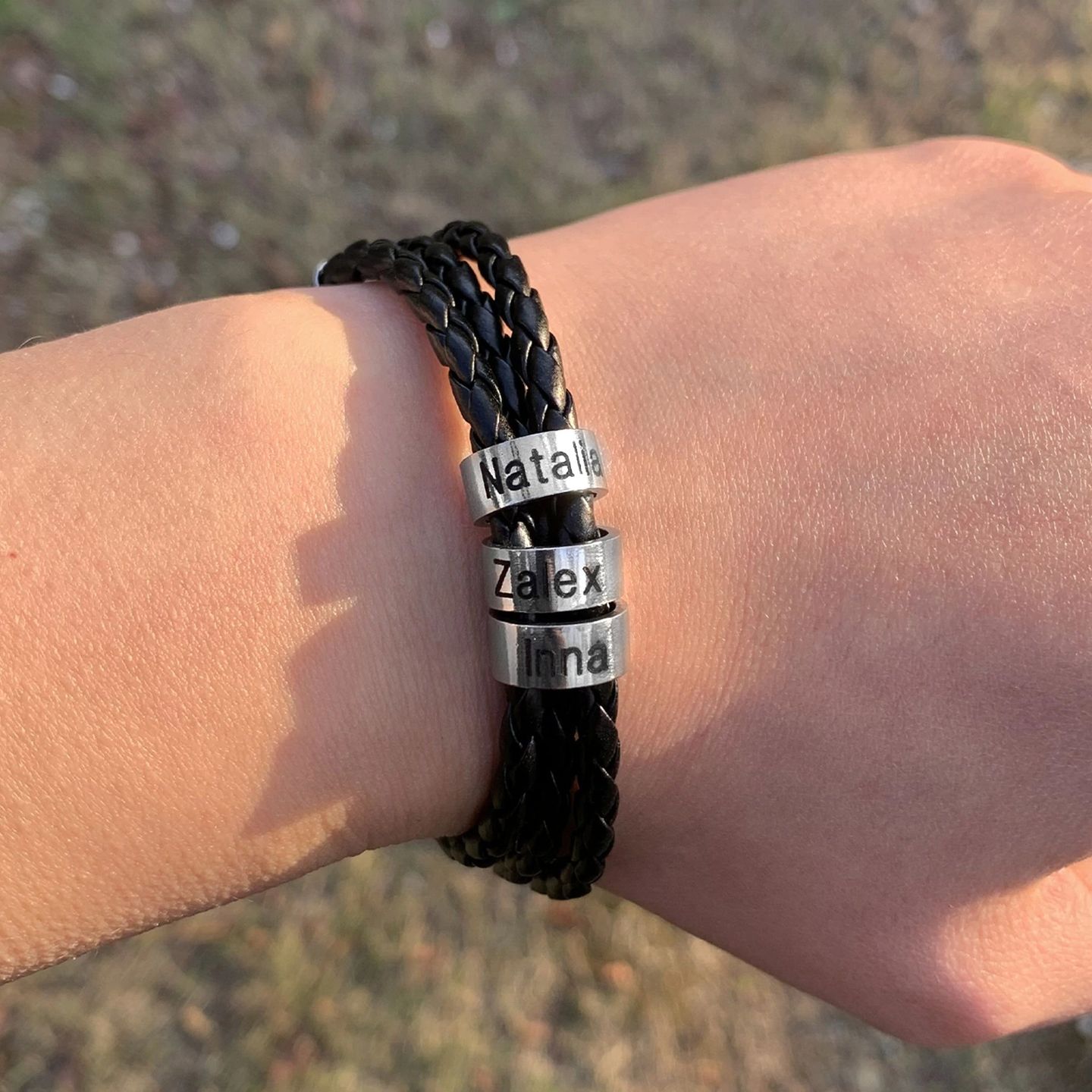 Customer photo review of LOANYA Lederarmband für Herren mit personalisierten Beads
