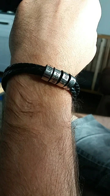 Customer photo review of LOANYA Lederarmband für Herren mit personalisierten Beads