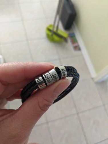 Customer photo review of LOANYA Lederarmband für Herren mit personalisierten Beads