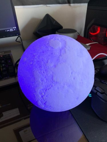 Customer photo review of Lampe Lune 3D - Veilleuse avec 16 couleurs
