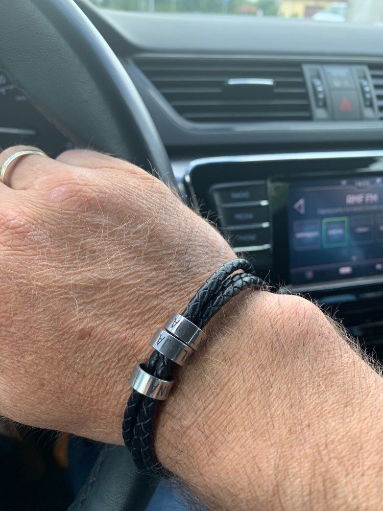 Customer photo review of LOANYA Lederarmband für Herren mit personalisierten Beads