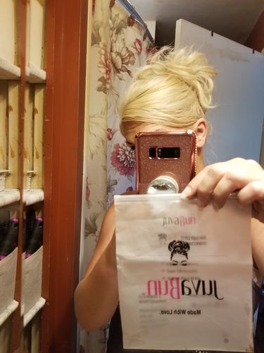 Customer photo review of JuvaBun Messy Bun