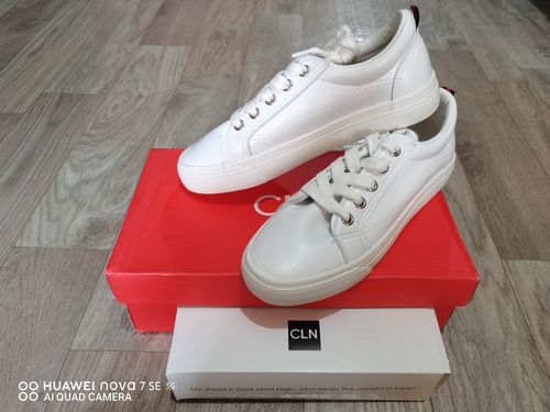 Customer photo review of Ryde Flat Sneakers
