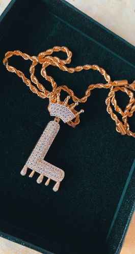 Customer photo review of COLLIER PENDENTIF LETTRE INITIALE ROYAL