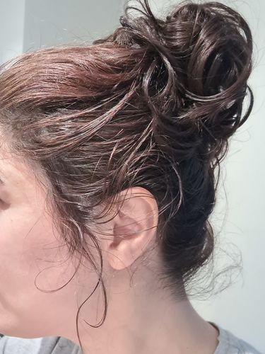 Customer photo review of JuvaBun Messy Bun