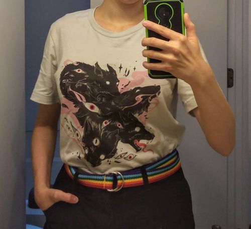 Customer photo review of Many Eyes Many Wolves, Gray, Unisex T-Shirt