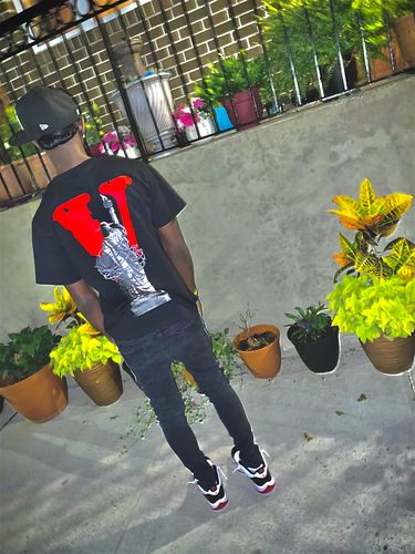 Customer photo review of VLONE Statue Of Liberty T-Shirt