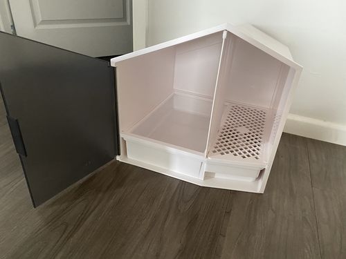 Customer photo review of Furrytail XL Semi-Closed Glow House Cat Litter Box with Scoop