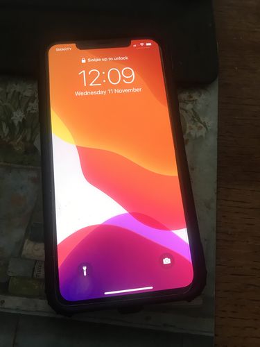 Customer photo review of Apple iPhone XS 256GB Gold Unlocked Refurbished Good