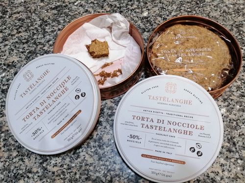 Customer photo review of Torta di Nocciole Tastëlanghe (Box Torta)