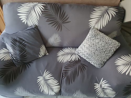 Customer photo review of Exotic Grey - UNE PIÈCE - HOUSSES EXTENSIBLES DE COUSSIN 45 CM X 45 CM - LA MAISON DES HOUSSES