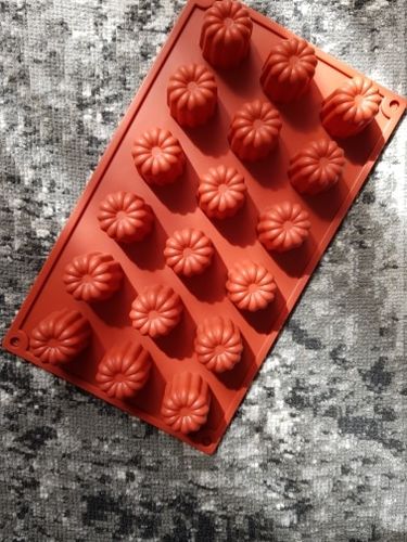 Customer photo review of Moule Mini Cannelés Silicone