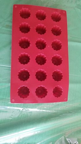 Customer photo review of Moule Mini Cannelés Silicone