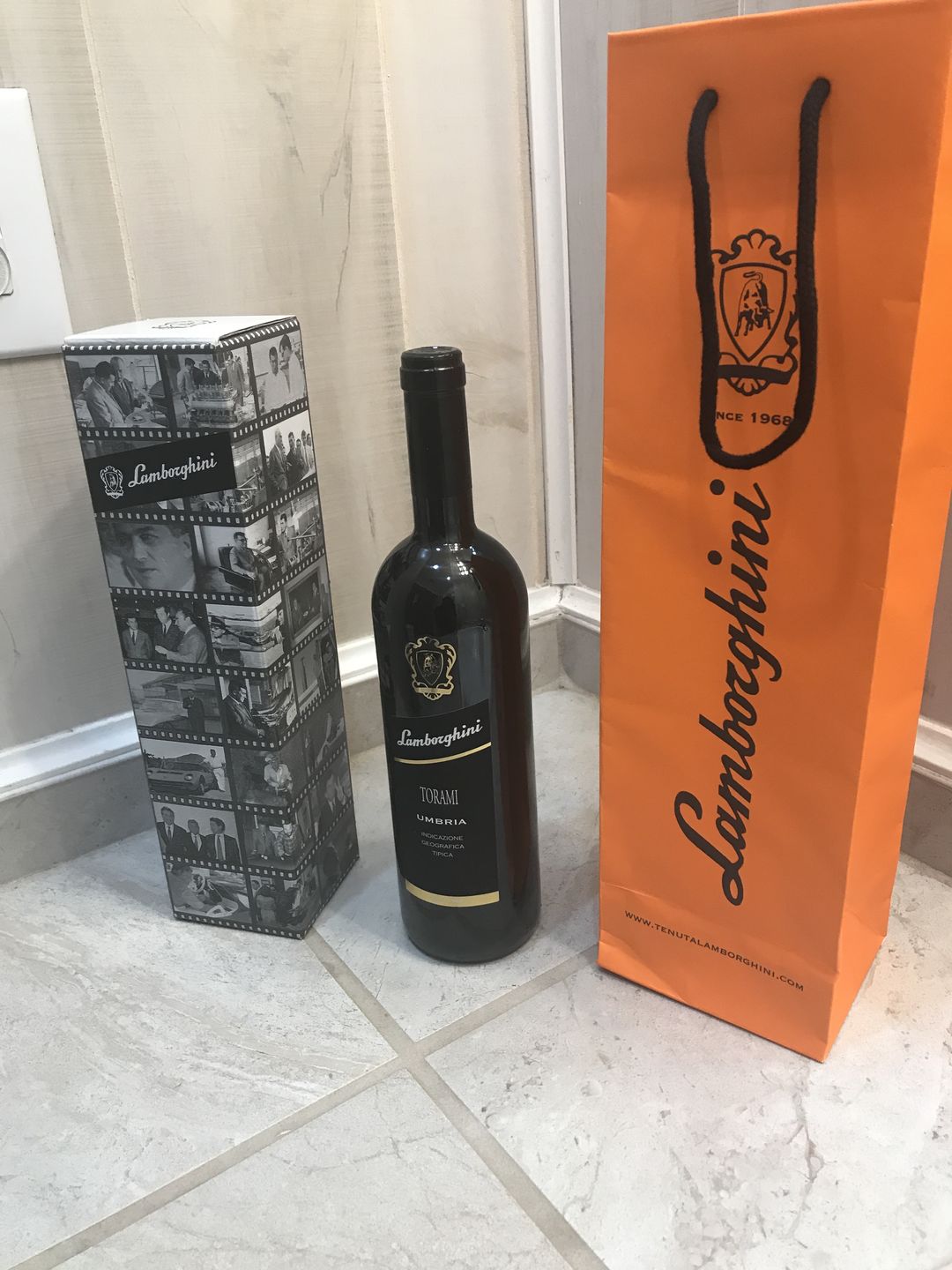 Customer photo review of Lamborghini: Torami Umbria Red with Gift Set