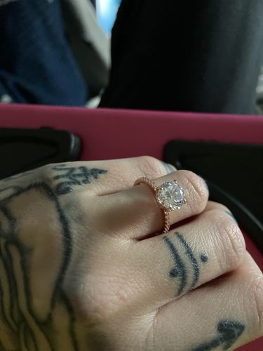 Customer photo review of Louily Rose Gold Classic Round Cut Engagement Ring