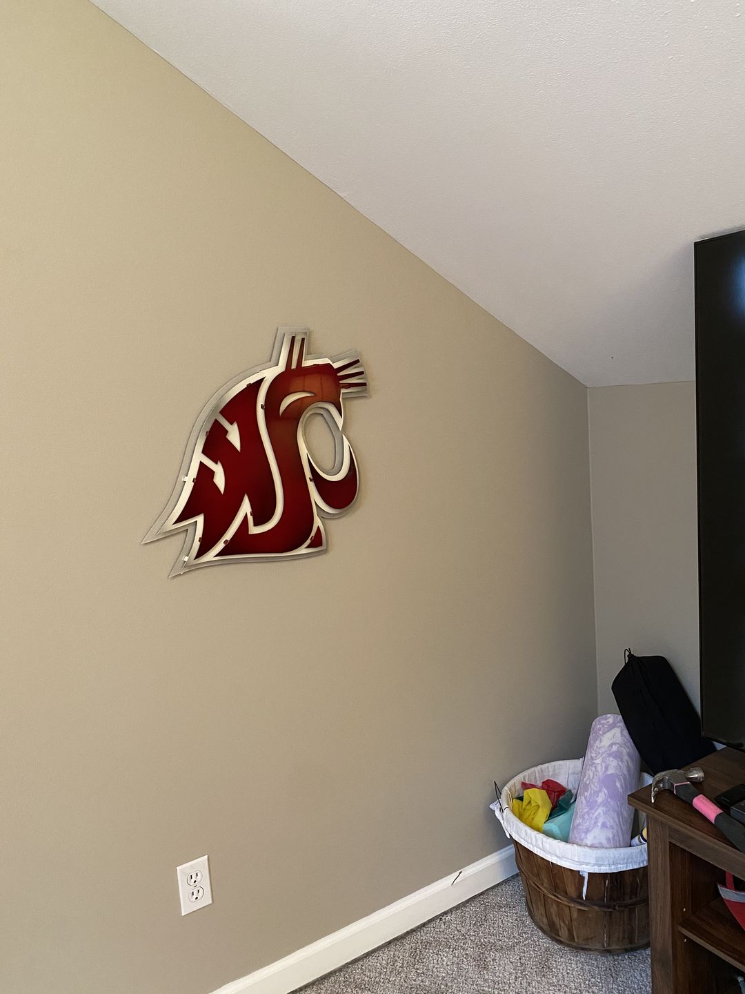 Customer photo review of Washington State Cougars 3D Vintage Metal Art 24"