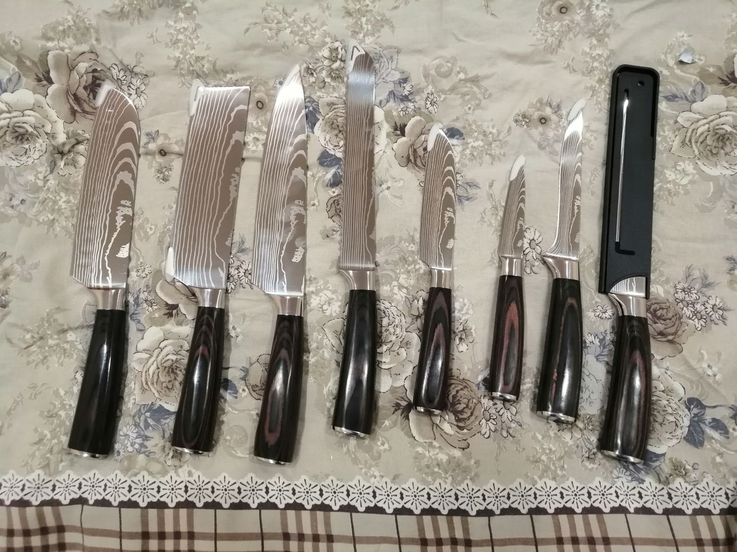Customer photo review of Imperial Collection — Japanese High-Carbon Steel Knife Set with Damascus Pattern