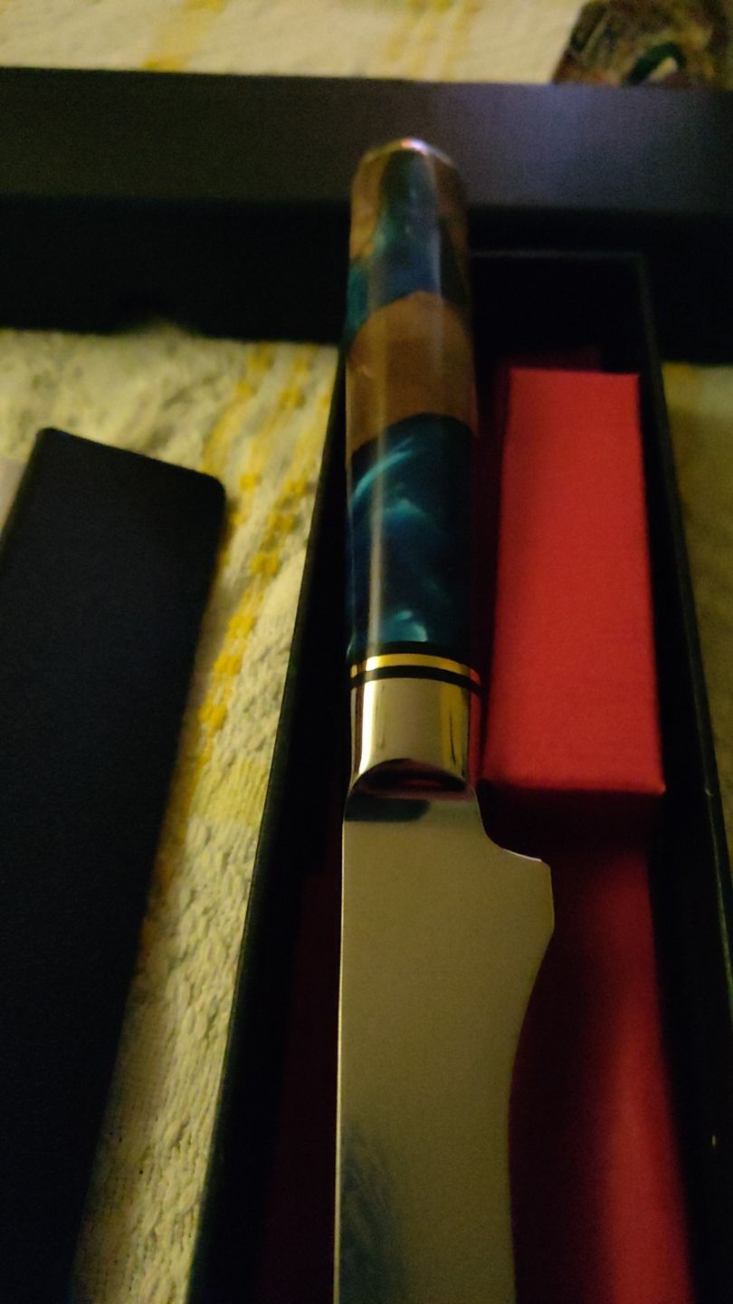 Customer photo review of Tsunami Collection — Signature Japanese VG10 Damascus Steel Knife Set with Blue Resin Burl Wood Handles